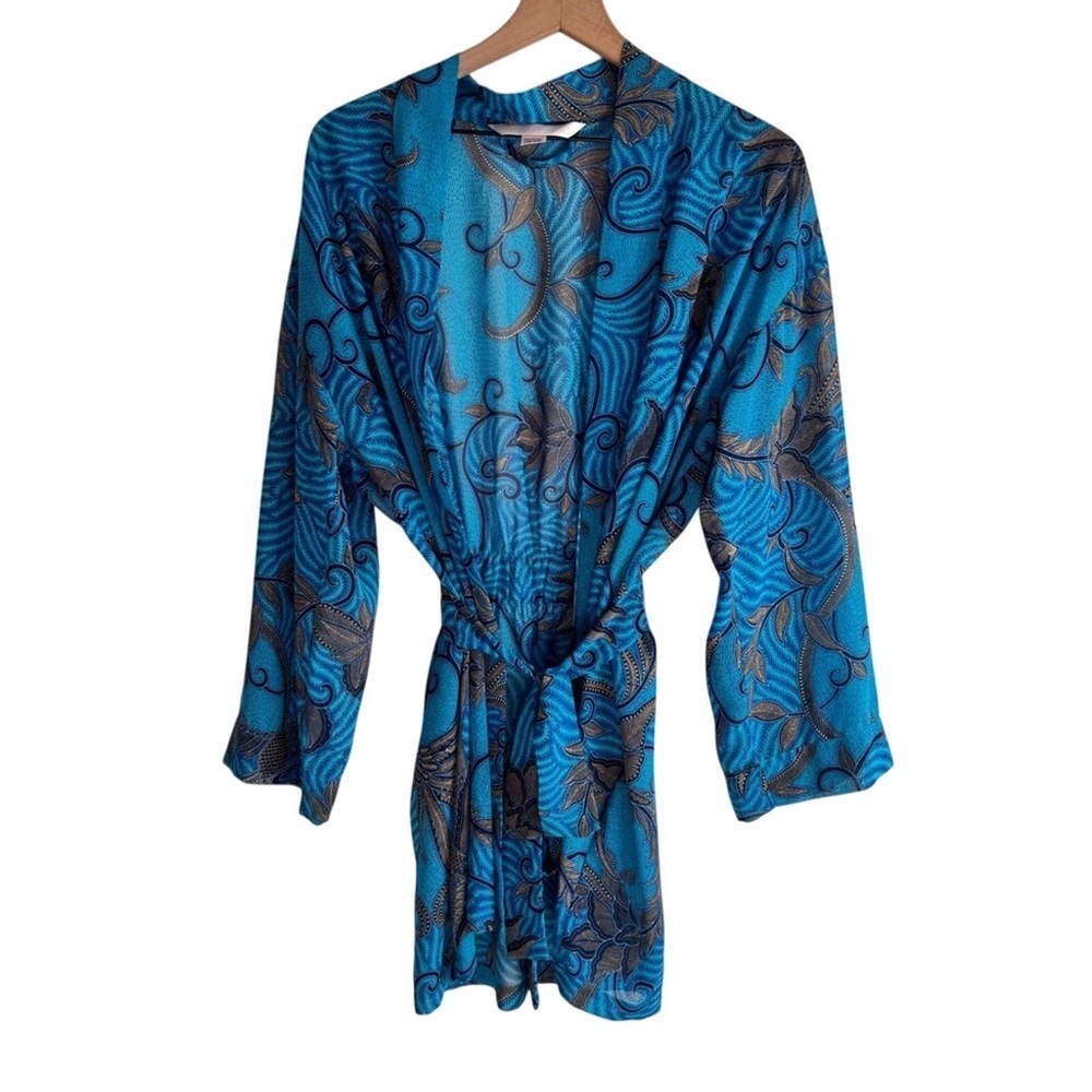 Victoria's Secret Robe - Picture 2 of 5